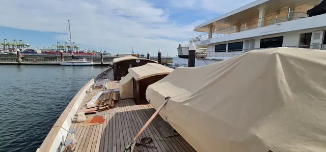 Yacht Interiors (79)