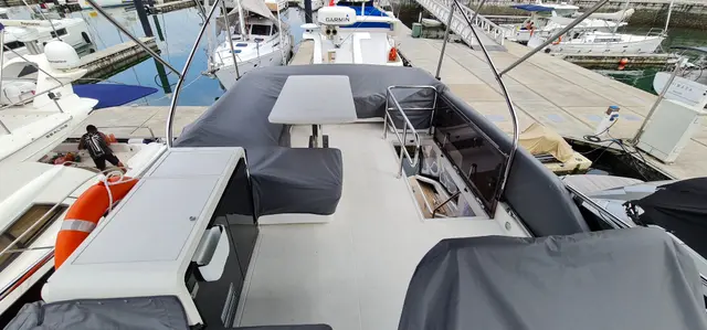 Yacht Interiors (129)