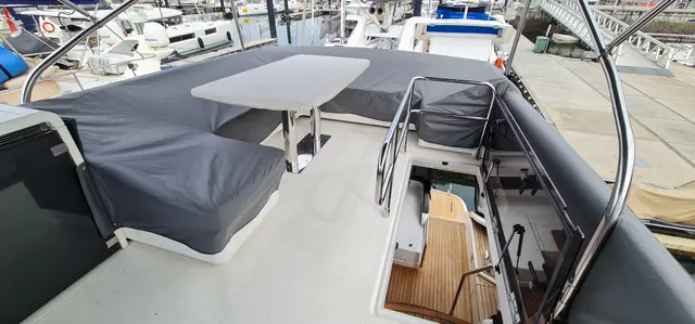 Yacht Interiors (127)